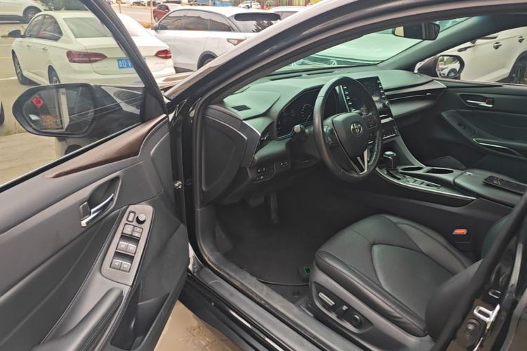 Used Toyota Avalon 2019 2.0L Luxury Edition China VI Standard Driver Seat
