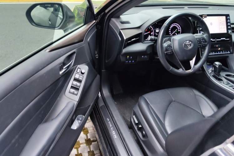 Used Toyota Avalon 2019 2.0L XLE Premium Edition China VI Driver Seat