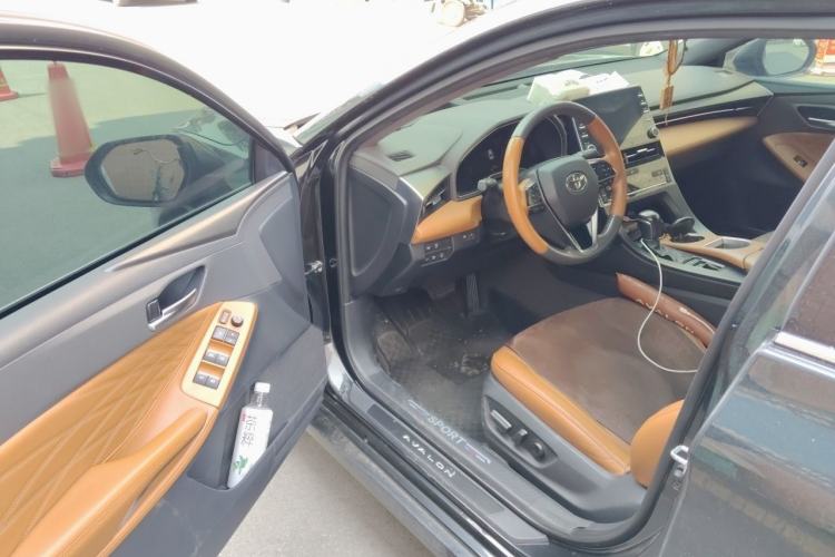 Used Toyota Avalon 2019 Dual-Engine 2.5L XLE Prestige Version China VI Standard Driver Seat
