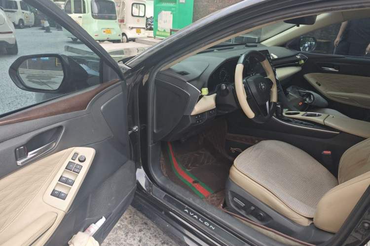 Used Toyota Avalon 2019 2.5L Touring Premium Version China VI Standard Driver Seat