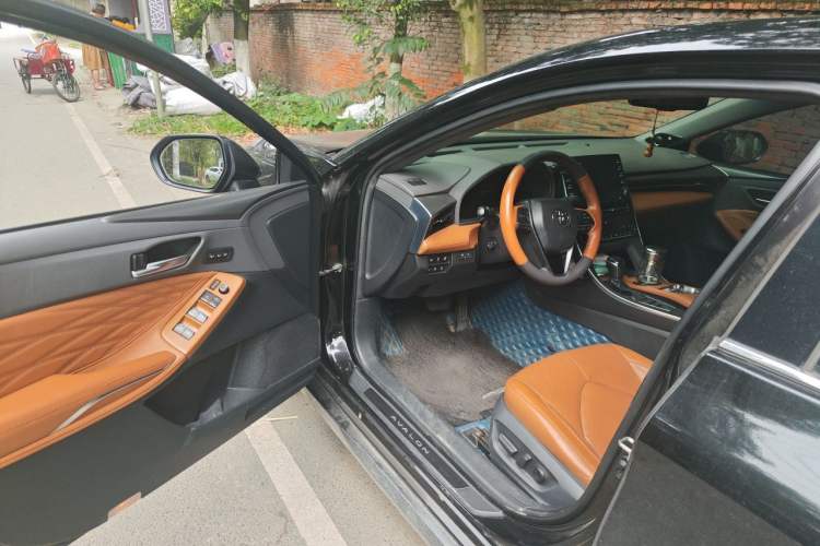 Used Toyota Avalon 2019 Dual-Engine 2.5L Limited Flagship Edition China VI Standard Driver Seat