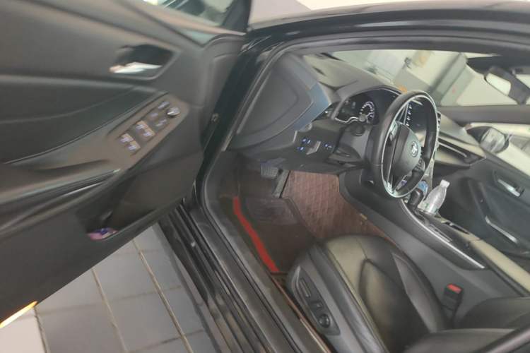 Used Toyota Avalon 2019 Dual-Engine 2.5L Luxury Edition China VI Standard Driver Seat