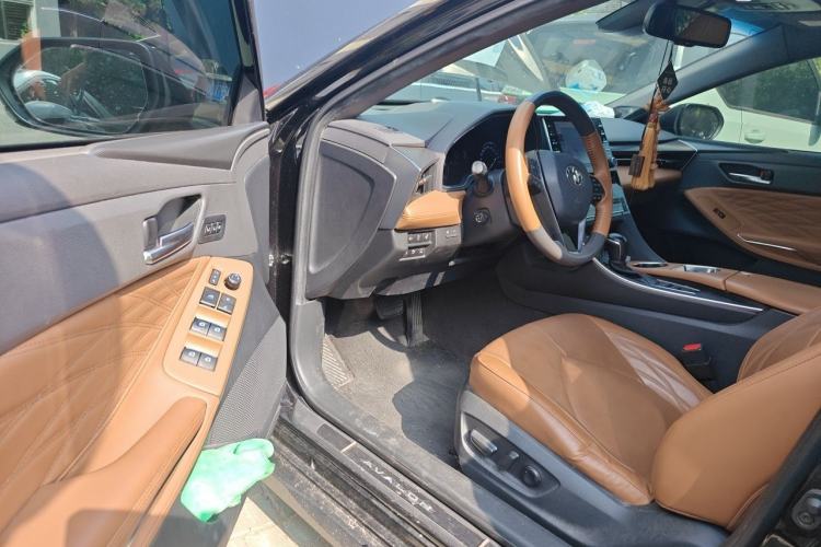 Used Toyota Avalon 2019 Dual-Engine 2.5L Limited Flagship Edition China VI Standard Driver Seat