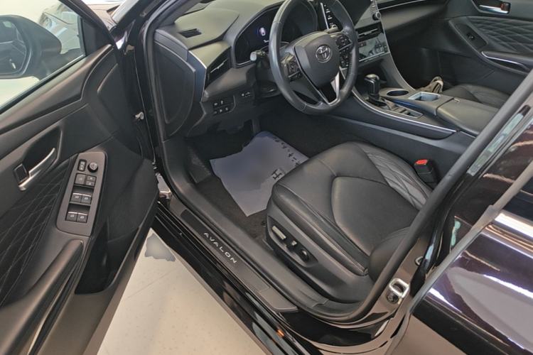 Used Toyota Avalon 2019 Dual-Engine 2.5L XLE Prestige Version China VI Standard Driver Seat