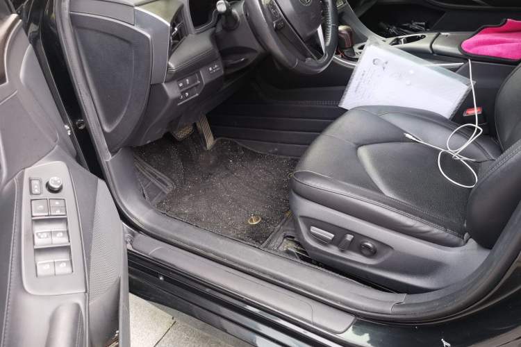 Used Toyota Avalon 2019 2.0L Luxury Edition China VI Standard Driver Seat