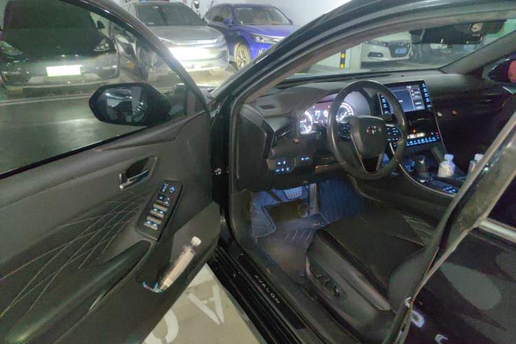 Used Toyota Avalon 2019 Dual-Engine 2.5L XLE Prestige Version China VI Standard Driver Seat