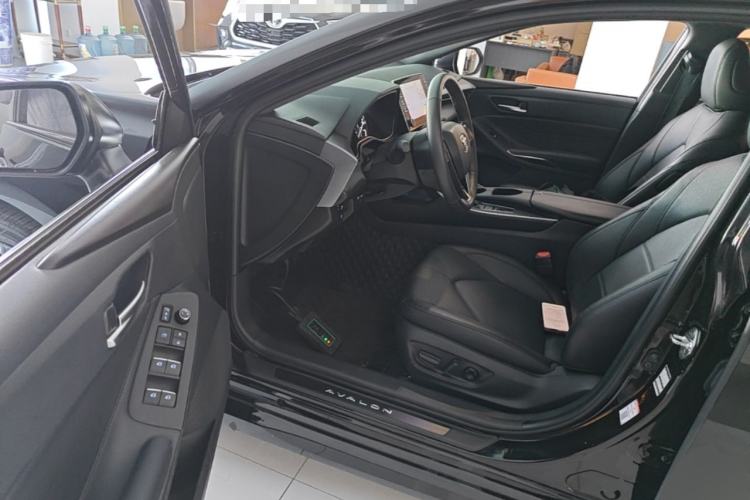 Used Toyota Avalon 2019 2.0L XLE Premium Edition China VI Driver Seat