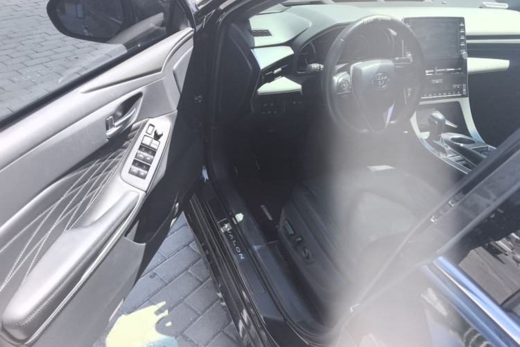 Used Toyota Avalon 2019 Dual-Engine 2.5L XLE Prestige Version China VI Standard Driver Seat