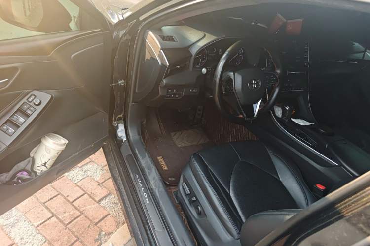 Used Toyota Avalon 2019 2.0L XLE Premium Edition China VI Driver Seat