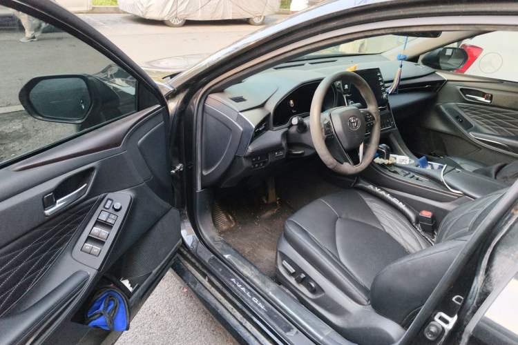 Used Toyota Avalon 2019 2.5L Touring Premium Version China VI Standard Driver Seat