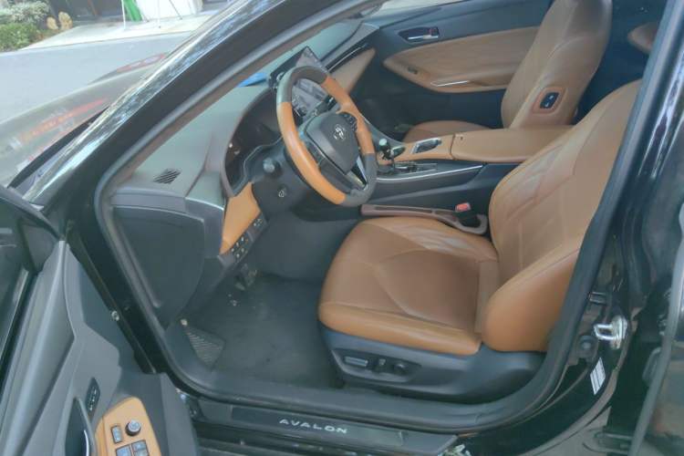 Used Toyota Avalon 2019 Dual-Engine 2.5L Limited Flagship Edition China VI Standard Driver Seat