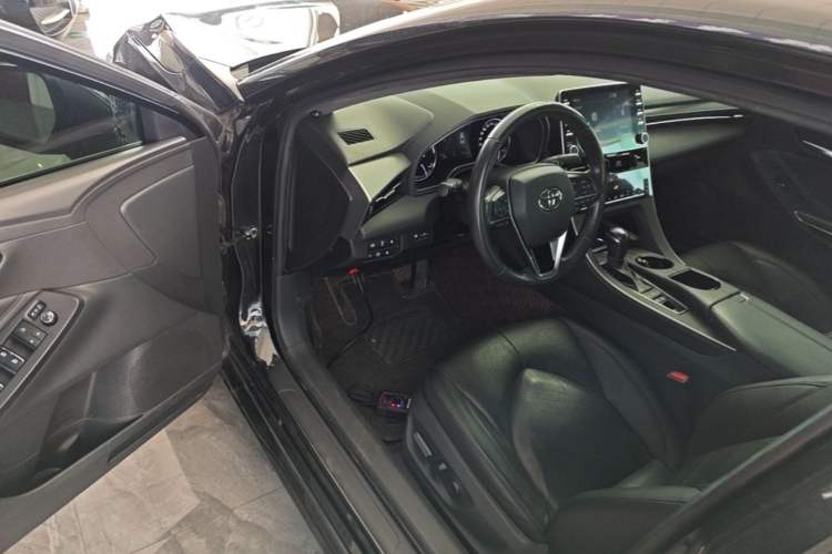 Used Toyota Avalon 2019 Dual-Engine 2.5L Luxury Edition China VI Standard Driver Seat