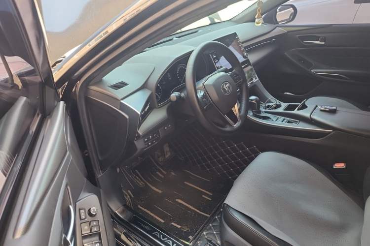 Used Toyota Avalon 2019 Dual-Engine 2.5L Luxury Edition China VI Standard Driver Seat