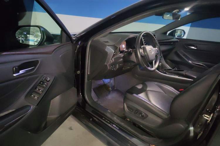Used Toyota Avalon 2019 2.0L XLE Premium Edition China VI Driver Seat