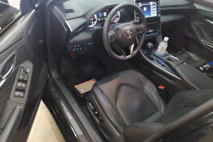 Used Toyota Avalon 2019 Dual-Engine 2.5L XLE Prestige Version China VI Standard Driver Seat