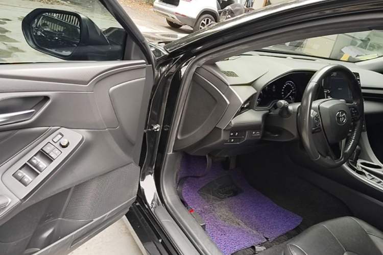 Used Toyota Avalon 2019 Dual-Engine 2.5L Luxury Edition China VI Standard Driver Seat