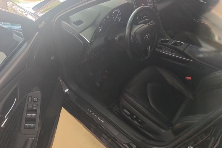 Used Toyota Avalon 2019 Dual-Engine 2.5L XLE Prestige Version China VI Standard Driver Seat