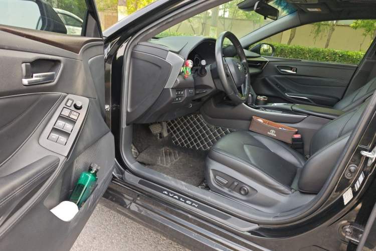Used Toyota Avalon 2019 2.0L XLE Premium Edition China VI Driver Seat