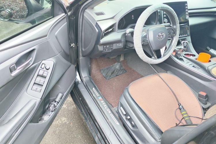 Used Toyota Avalon 2019 Dual-Engine 2.5L Luxury Edition China VI Standard Driver Seat