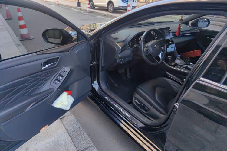 Used Toyota Avalon 2019 2.5L Touring Premium Version China VI Standard Driver Seat