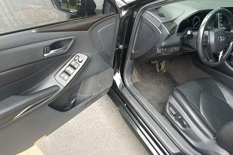 Used Toyota Avalon 2019 2.0L Luxury Edition China VI Standard Driver Seat