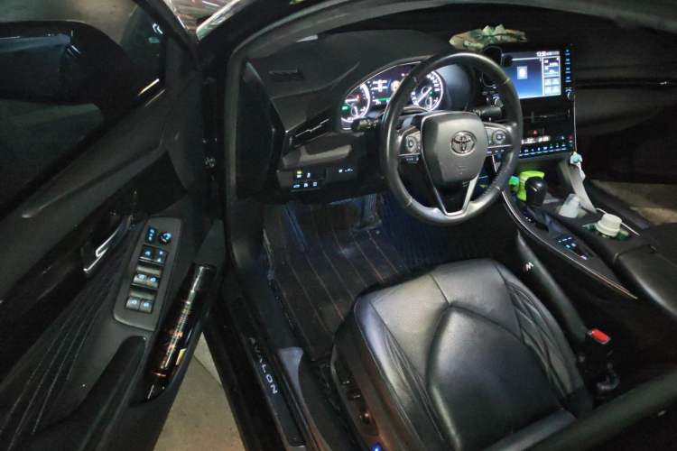 Used Toyota Avalon 2019 Dual-Engine 2.5L XLE Prestige Version China VI Standard Driver Seat