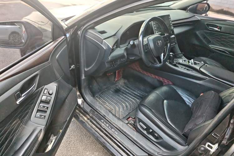 Used Toyota Avalon 2019 2.5L Touring Premium Version China VI Standard Driver Seat