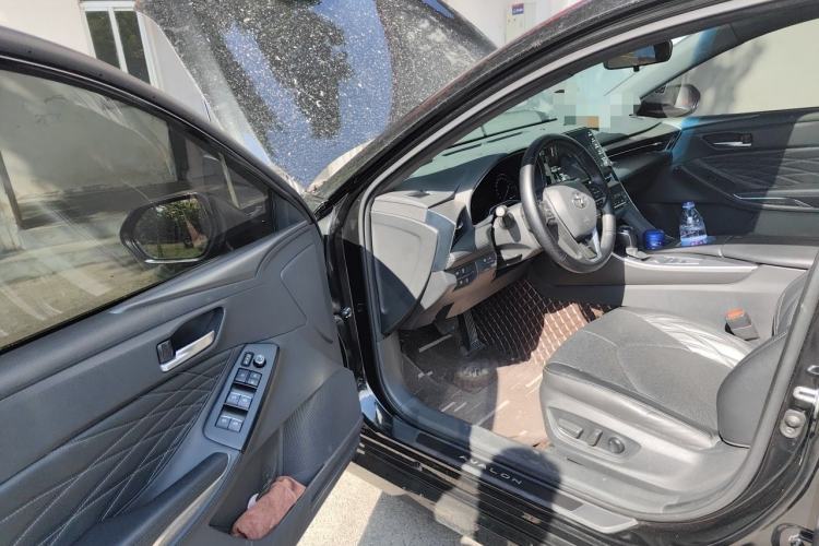 Used Toyota Avalon 2019 Dual-Engine 2.5L XLE Prestige Version China VI Standard Driver Seat