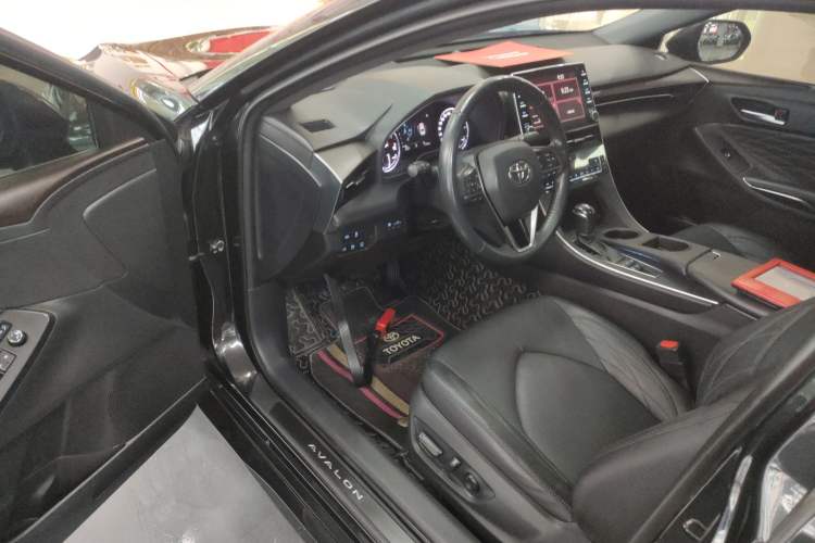 Used Toyota Avalon 2019 2.5L Touring Premium Version China VI Standard Driver Seat