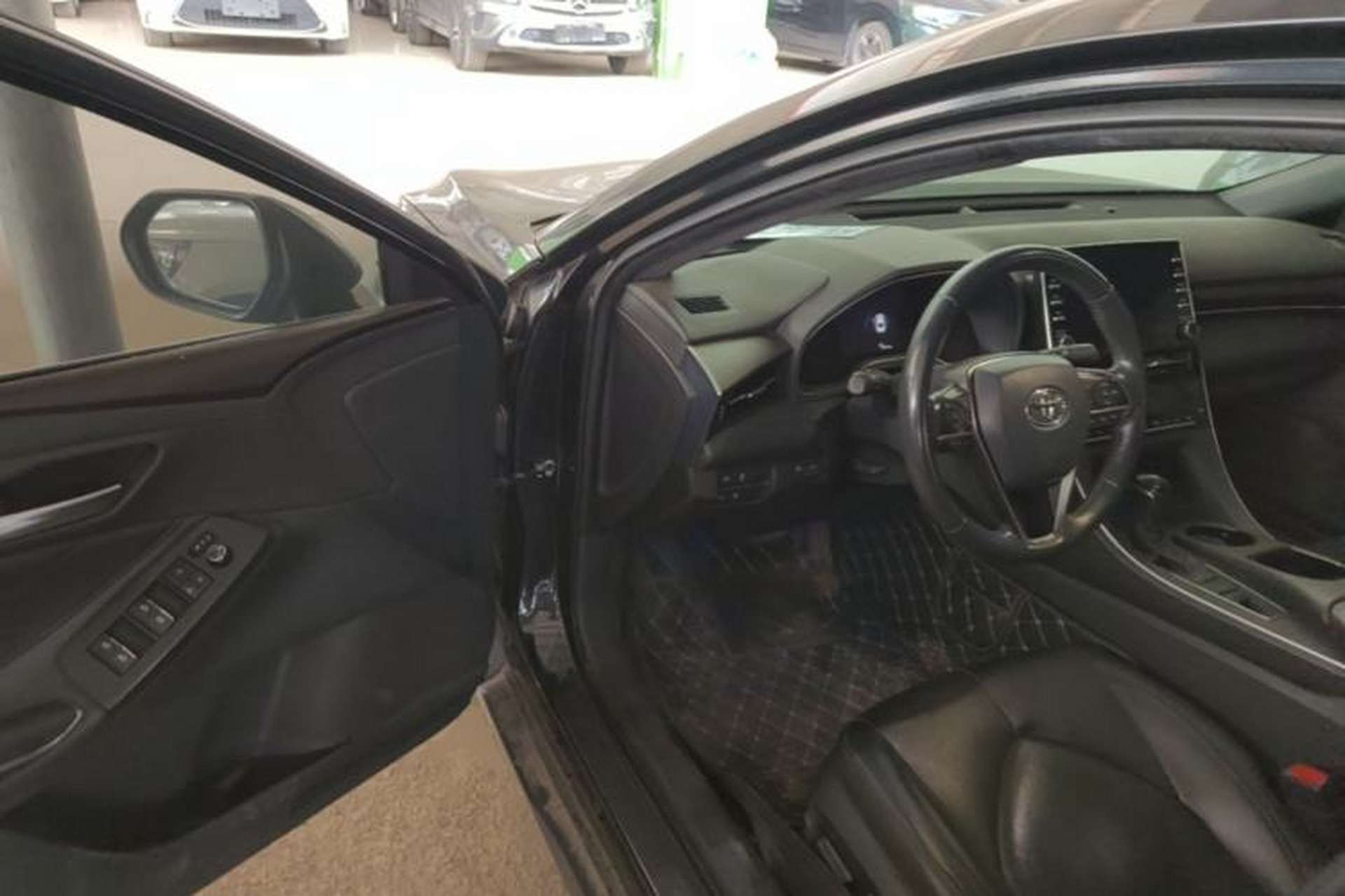 Used Toyota Avalon 2019 2.0L Luxury Edition China VI Standard Driver Seat