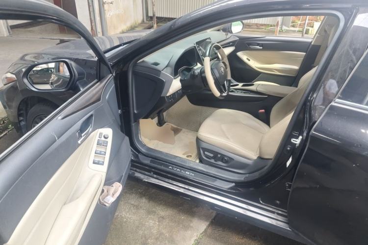 Used Toyota Avalon 2019 2.0L XLE Premium Edition China VI Driver Seat
