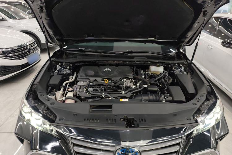 Used Toyota Avalon 2019 Dual-Engine 2.5L Luxury Edition China VI Standard Engine Bay