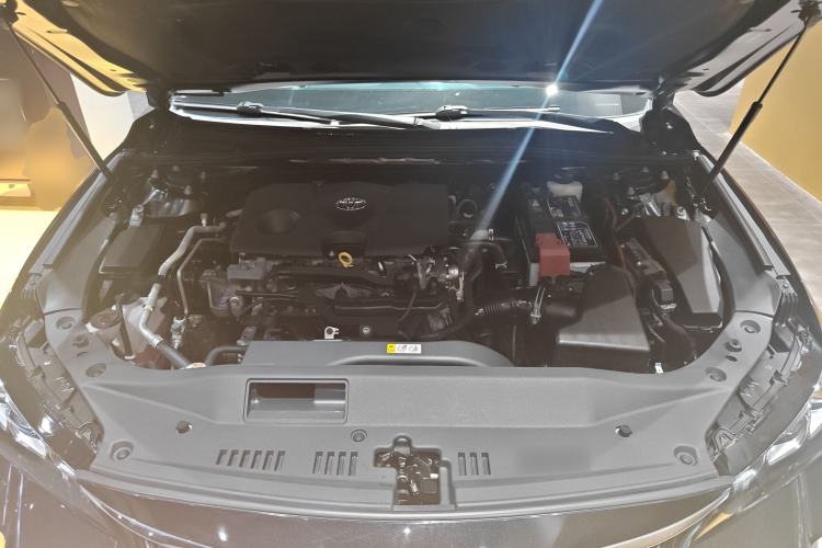Used Toyota Avalon 2019 2.0L Luxury Edition China VI Standard Engine Bay