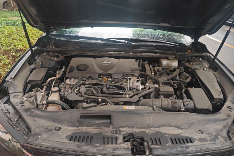 Used Toyota Avalon 2019 Dual-Engine 2.5L XLE Prestige Version China VI Standard Engine Bay