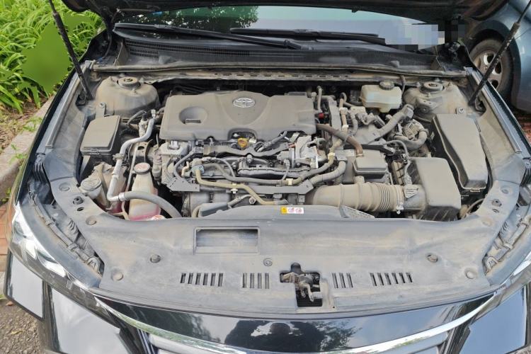 Used Toyota Avalon 2019 Dual-Engine 2.5L XLE Prestige Version China VI Standard Engine Bay