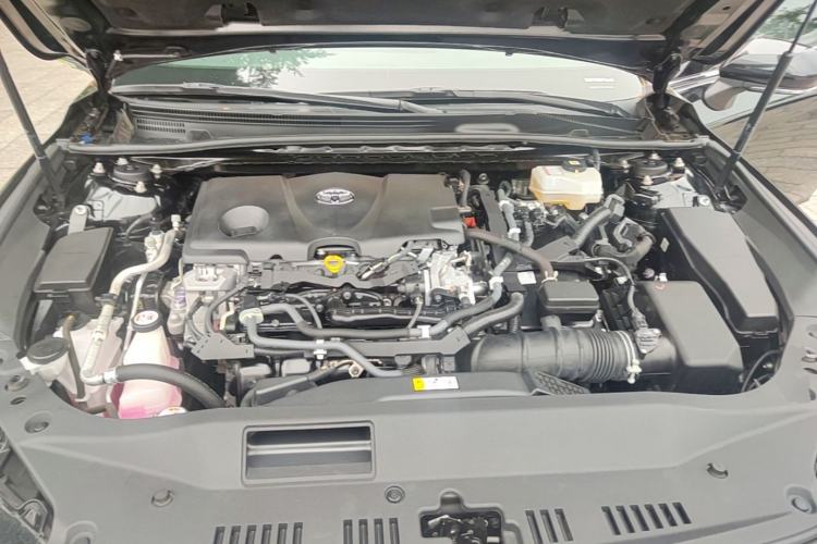 Used Toyota Avalon 2019 Dual-Engine 2.5L XLE Prestige Version China VI Standard Engine Bay