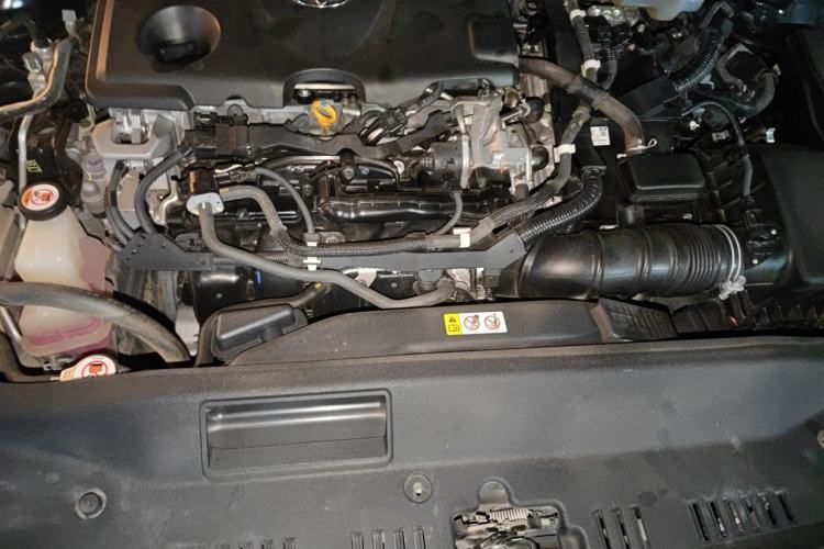 Used Toyota Avalon 2019 Dual-Engine 2.5L Luxury Edition China VI Standard Engine Bay
