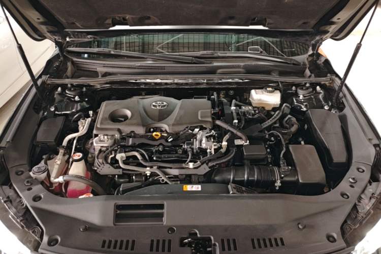 Used Toyota Avalon 2019 Dual-Engine 2.5L Luxury Edition China VI Standard Engine Bay