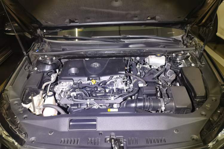 Used Toyota Avalon 2019 Dual-Engine 2.5L Luxury Edition China VI Standard Engine Bay