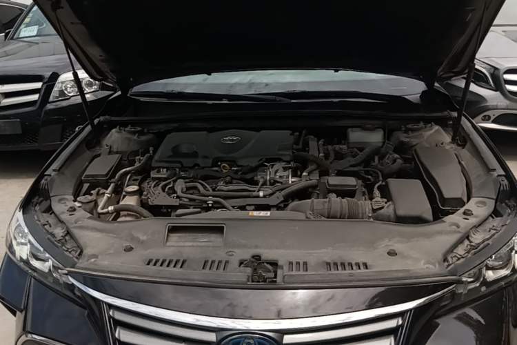 Used Toyota Avalon 2019 Dual-Engine 2.5L Luxury Edition China VI Standard Engine Bay