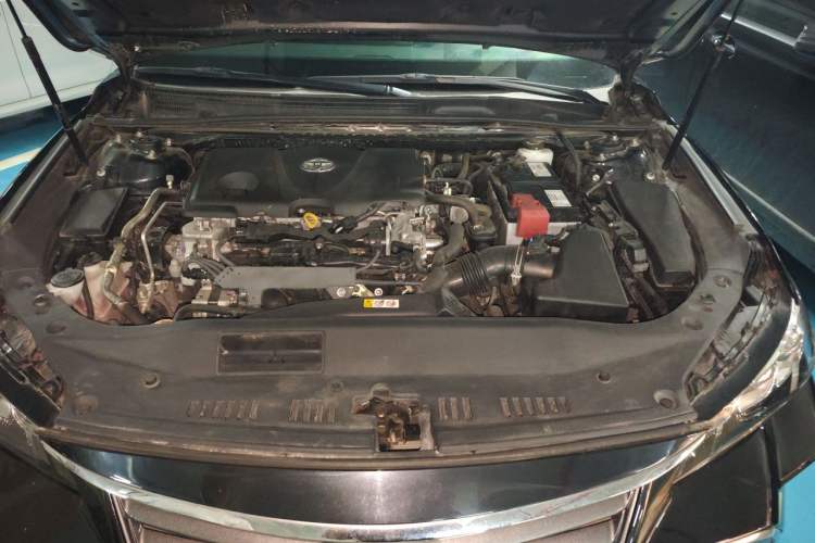 Used Toyota Avalon 2019 2.5L Ambition Version China VI Standard Engine Bay
