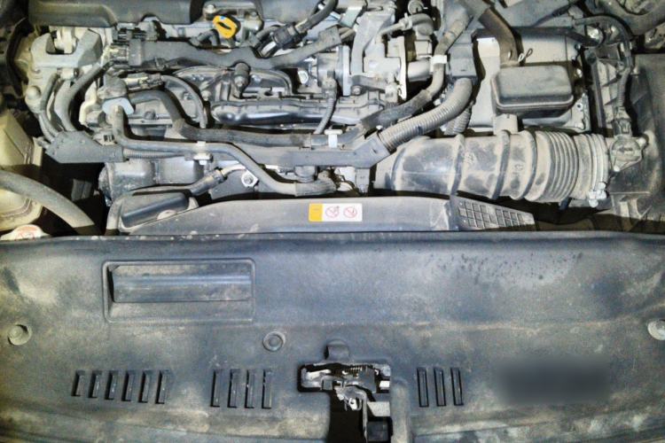 Used Toyota Avalon 2019 Dual-Engine 2.5L Luxury Edition China VI Standard Engine Bay