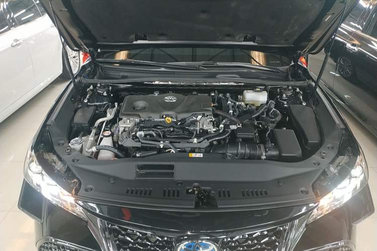 Used Toyota Avalon 2019 Dual-Engine 2.5L XLE Prestige Version China VI Standard Engine Bay