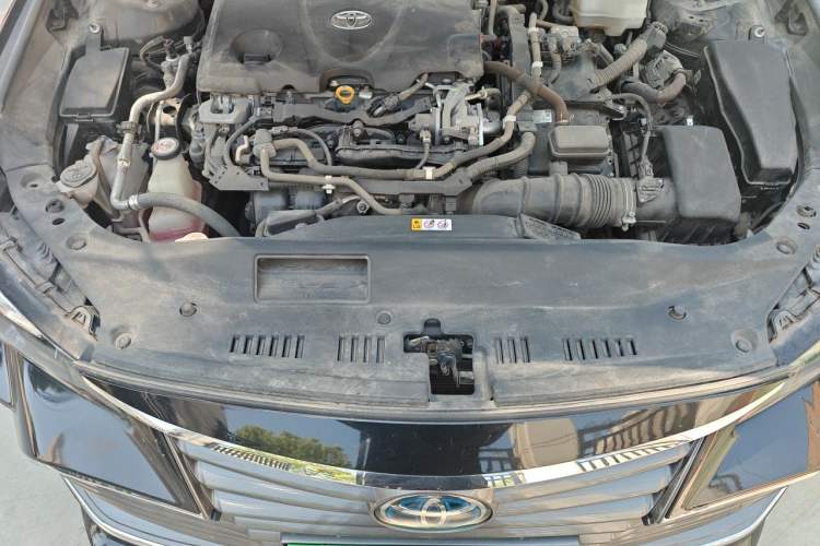 Used Toyota Avalon 2019 Dual-Engine 2.5L Luxury Edition China VI Standard Engine Bay