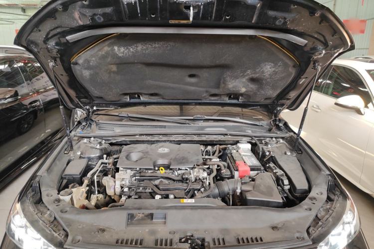 Used Toyota Avalon 2019 2.0L Luxury Edition China VI Standard Engine Bay