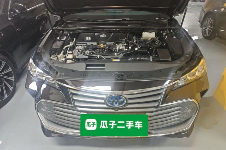 Used Toyota Avalon 2019 Dual-Engine 2.5L Limited Flagship Edition China VI Standard Engine Bay