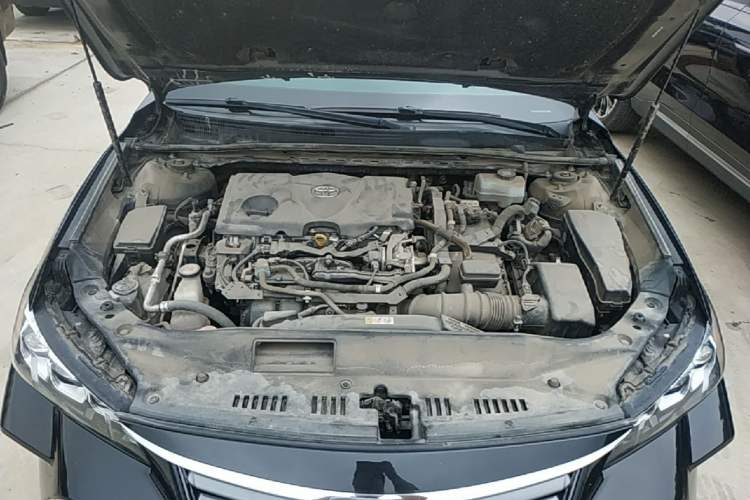 Used Toyota Avalon 2019 Dual-Engine 2.5L XLE Prestige Version China VI Standard Engine Bay
