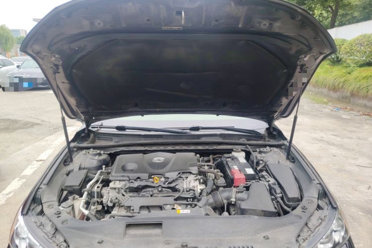 Used Toyota Avalon 2019 2.5L Touring Premium Version China VI Standard Engine Bay