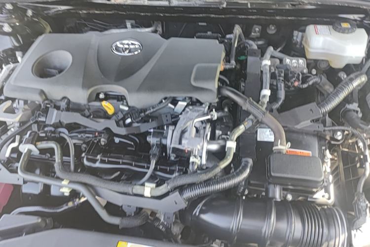 Used Toyota Avalon 2019 Dual-Engine 2.5L XLE Prestige Version China VI Standard Engine Bay