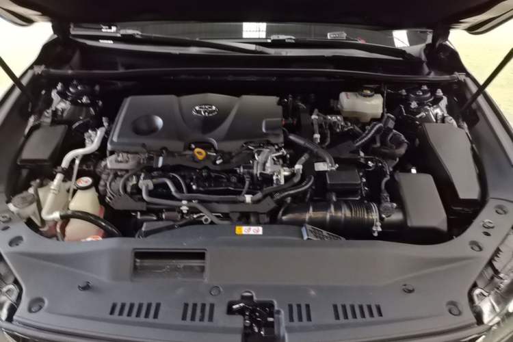 Used Toyota Avalon 2019 Dual-Engine 2.5L XLE Prestige Version China VI Standard Engine Bay